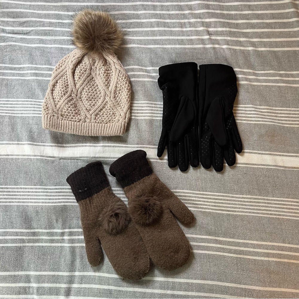 Set: mittens, gloves and hat